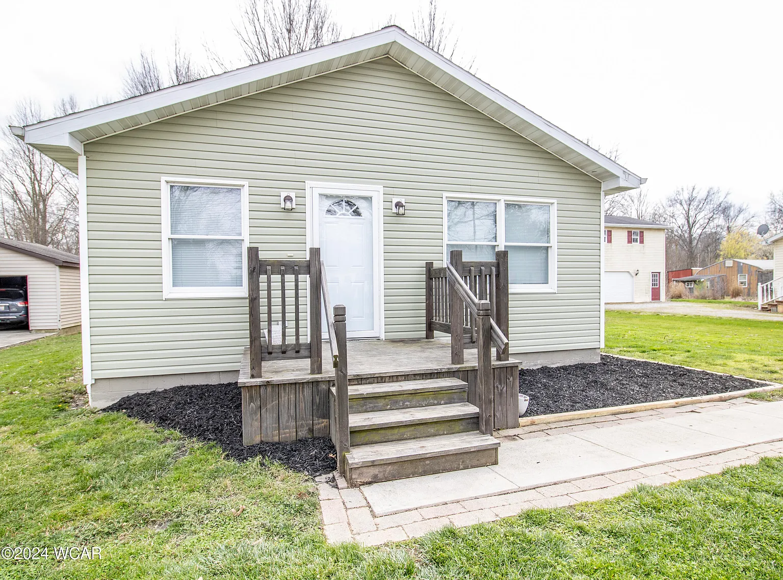 637 Lester Ave photo 1