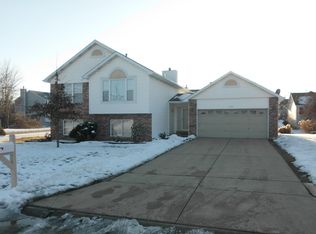 865 N Whispering Brook Ct, O Fallon, MO 63366