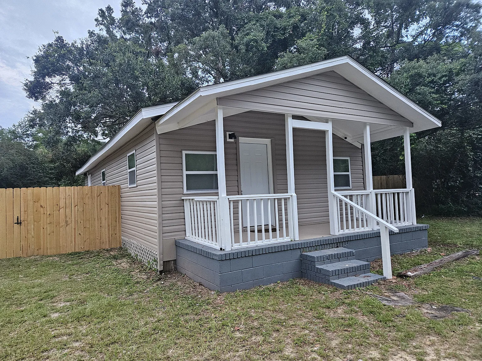 8720 Airway Dr — Photo 2