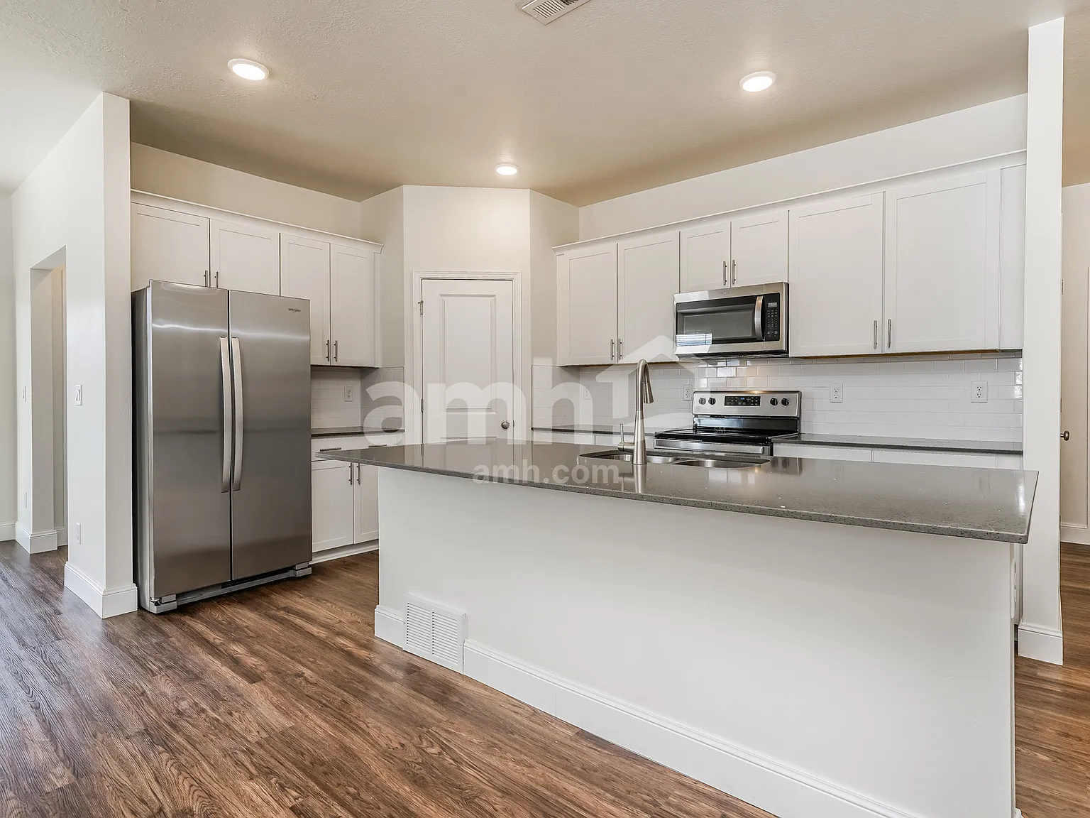 4 bed, 2.5 bath, 2313 sqft, $2,965 — Photo 3