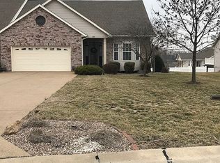 325 Royal Bluff Ct, Troy, MO 63379