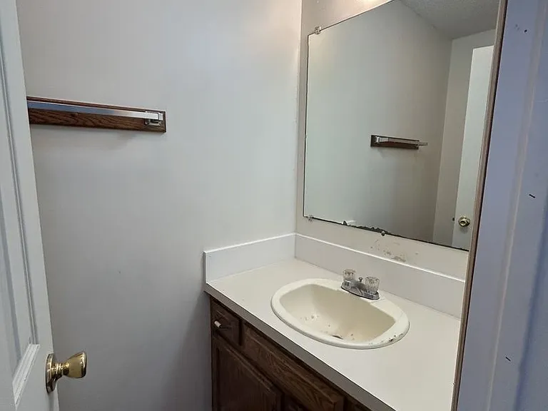 207 E Carlton St — Photo 5