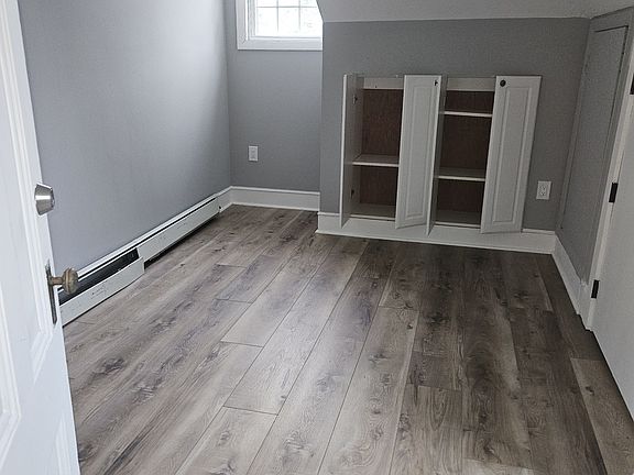 3rd image of 14 Hillside St #11588582