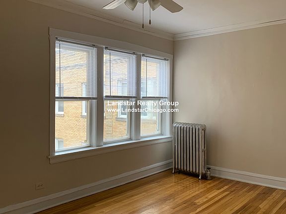3rd image of 4045 1/2 N Mozart Ave #1W