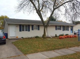 1406 Vandenbroek Rd, Little Chute, WI 54140