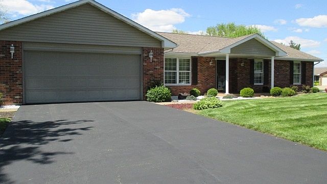 1st image of 593 Camelot Dr