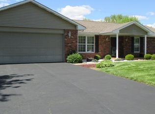 593 Camelot Dr, Seymour, IN
