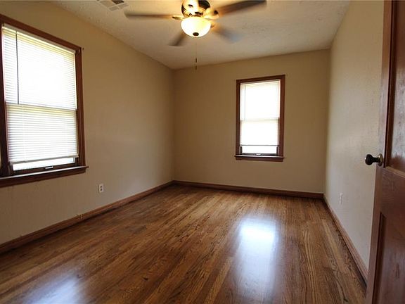 5th image of 4020 SE 10th St