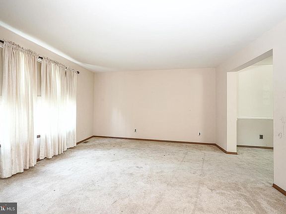 4th image of 14 Fletcher Blvd