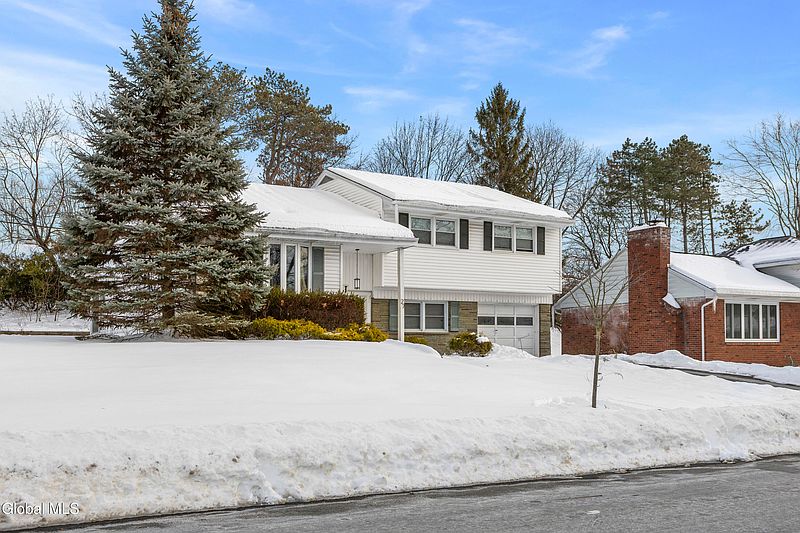 3rd image of 27 Davis Avenue