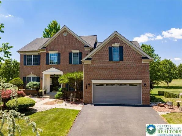 5331 Greenbriar Dr, Bethlehem, PA 18017