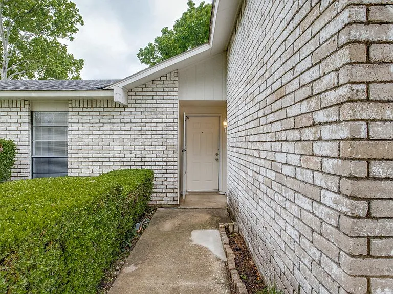 5532 Gibson Dr — Photo 3