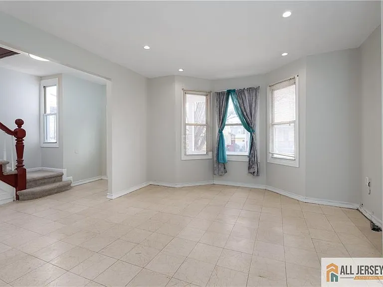 264 Seaman St #2 — Photo 4
