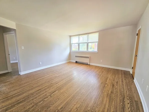 24 Surrey Rd APT 4, Springfield, PA 19064