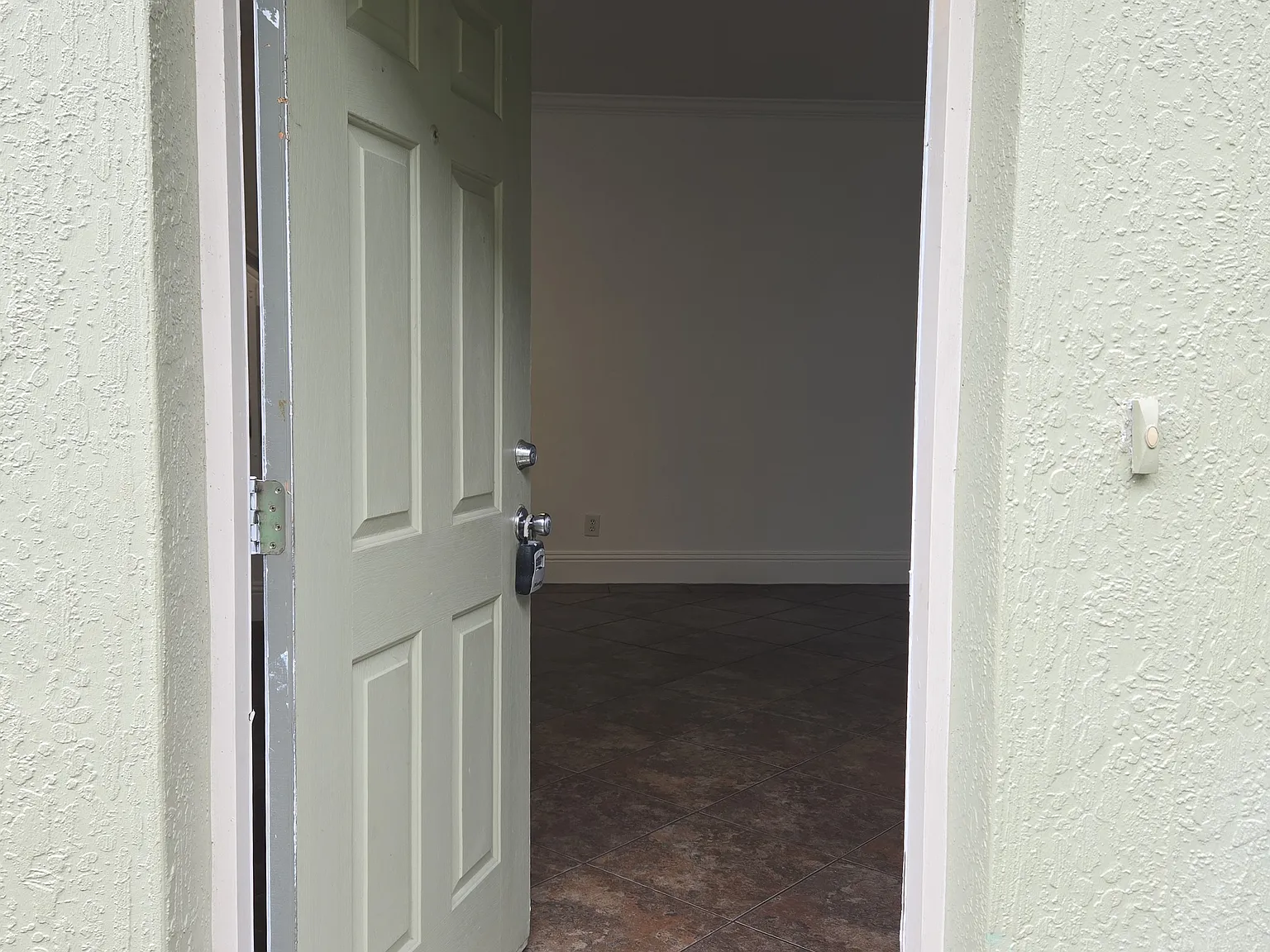 7504 Red Crane Ln — Photo 1