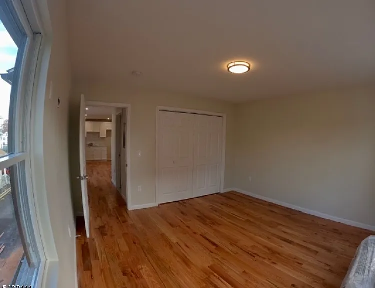 520 Bayway Ave — Photo 6