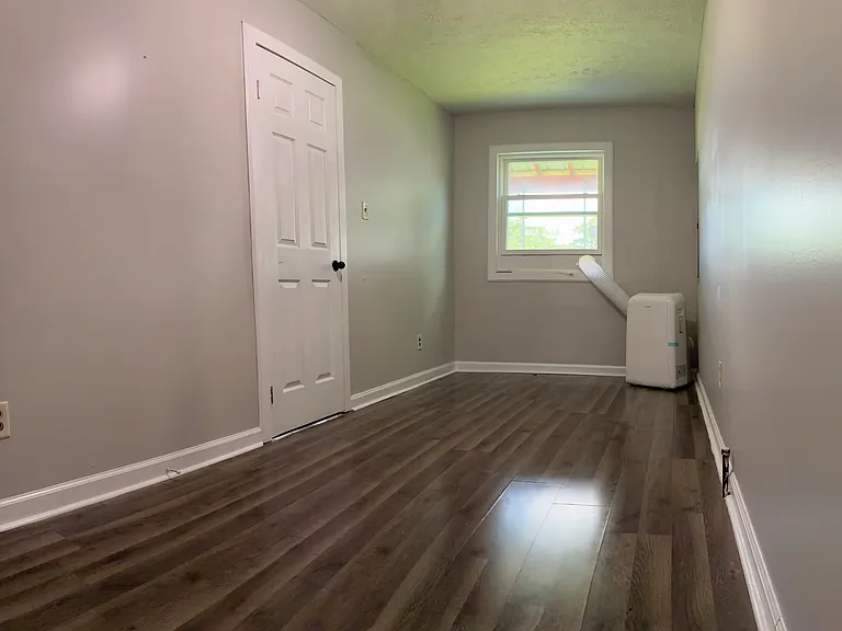 1115 Oglesby St — Photo 13