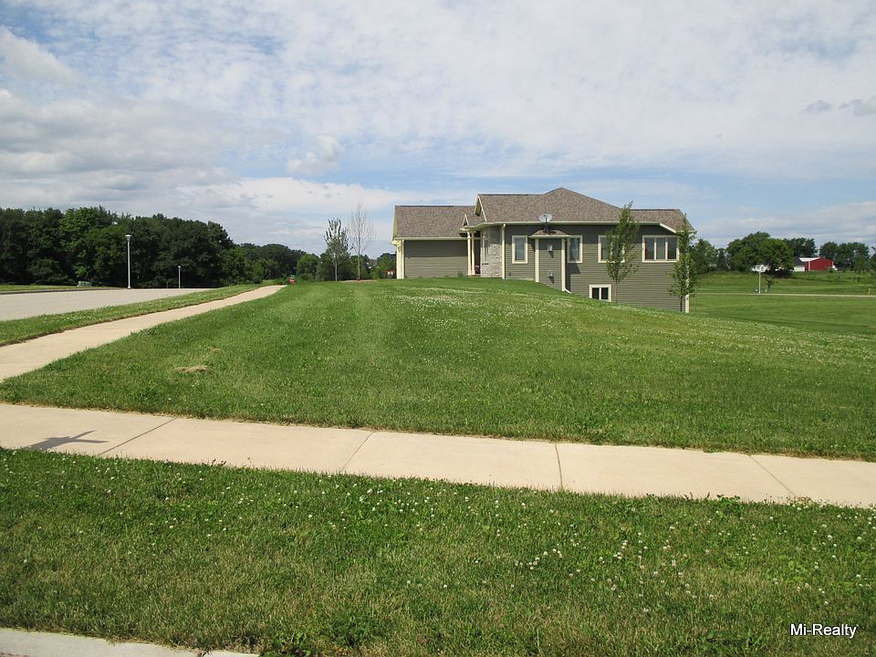 1st image of 804 Evergreen Dr