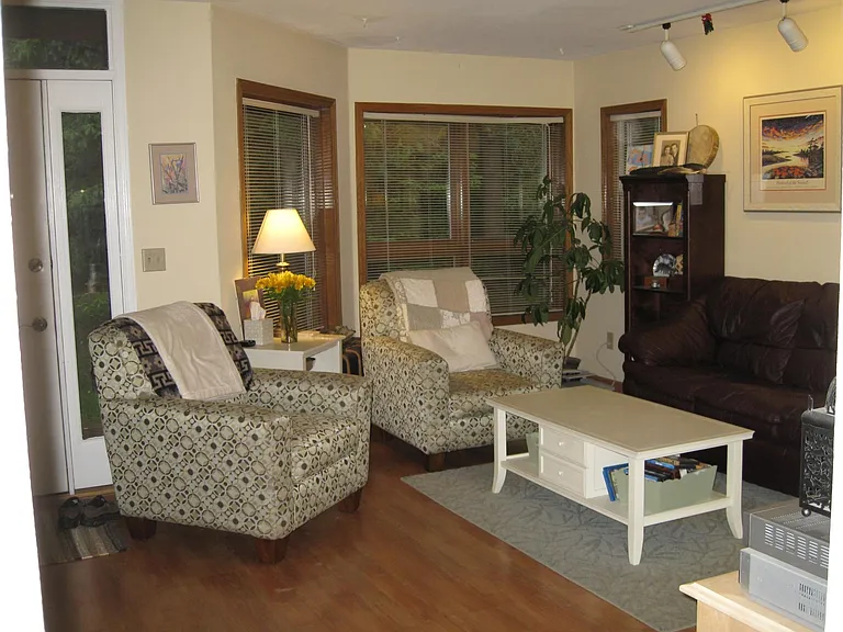 3100 Willow St #D — Photo 2