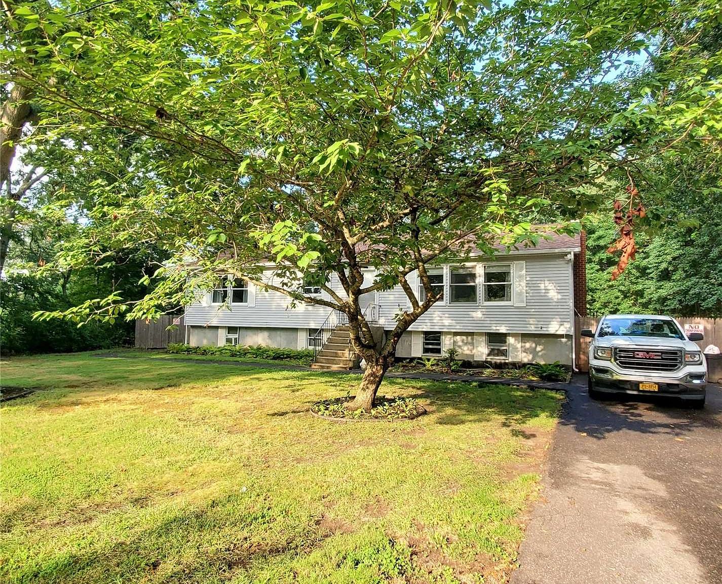 122 Pinelawn Avenue Shirley NY 11967 Zillow