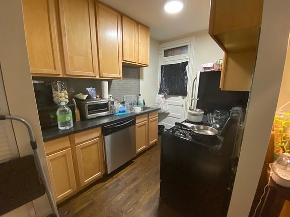 4th image of 1253-1255 W Henderson St #1253-1G