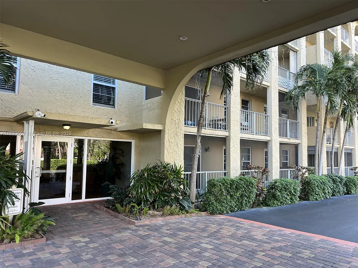 Building Photo - 950 Ponce De Leon Rd #2100