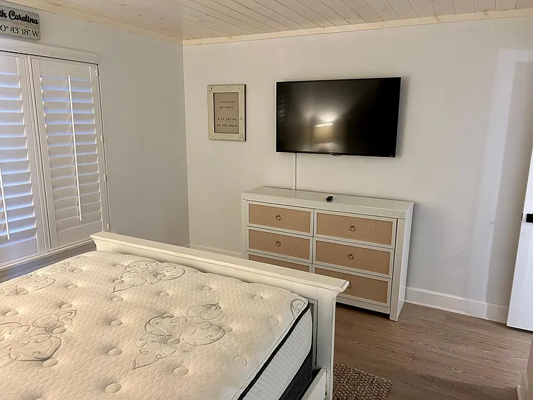 Guest bedroom