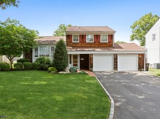 36 Nassau St, Clark, NJ 07066