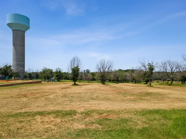 544 High Tower Ln, Granbury, TX 76049