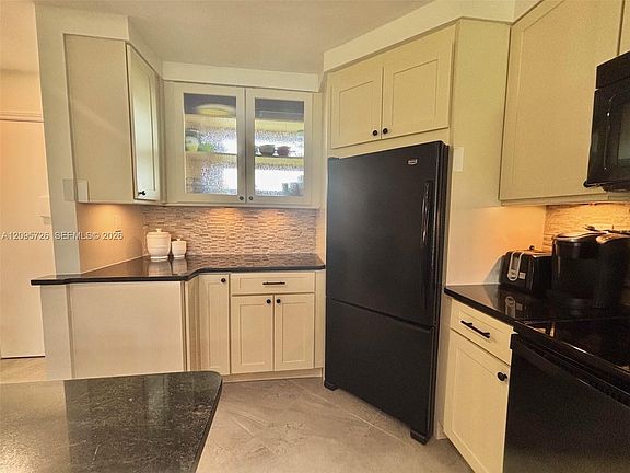 4th image of 3920 Inverrary Blvd APT 607C