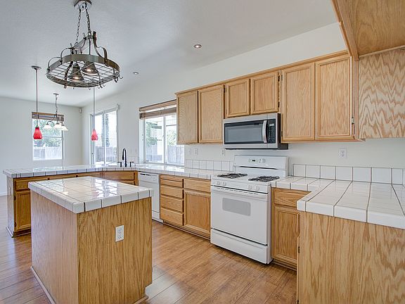 2nd image of 1001 Mallard Ct