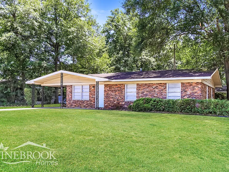 1920 Preston Dr — Photo 2