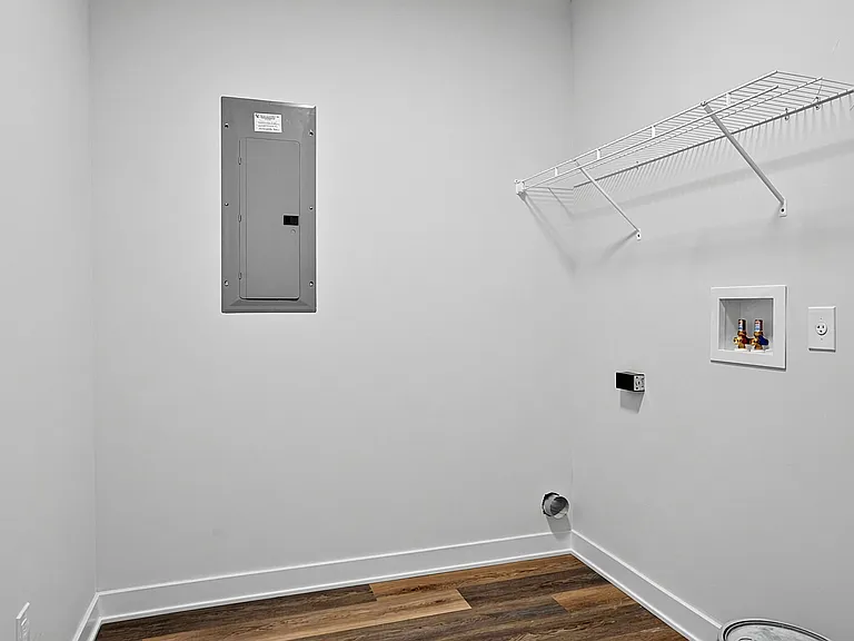 3953 Unit B (Upper level)