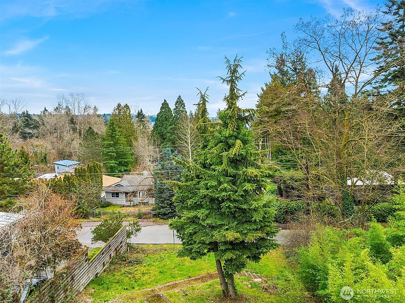 3rd image of 9229 45th Avenue NE