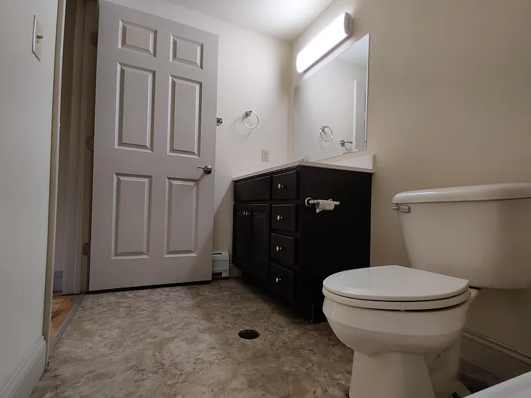 191 College St #206 — Photo 11