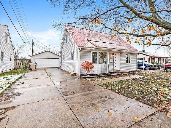 3rd image of 4211 Silver Ln