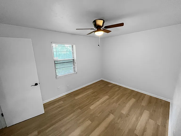 916 NW 7th Ave — Photo 9