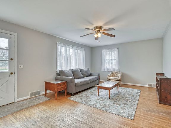 3rd image of 110 Howard Rd