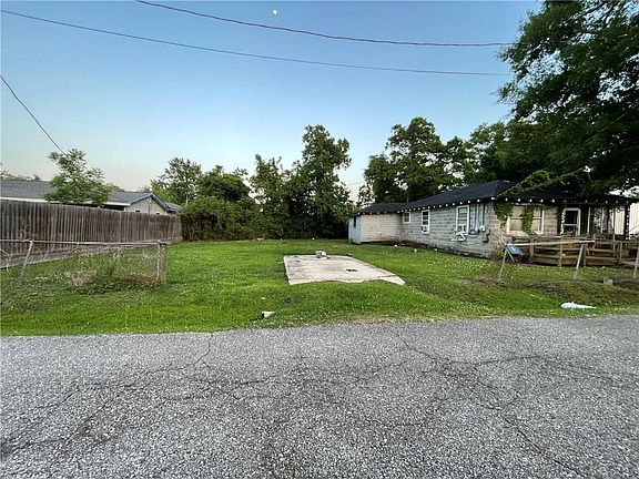 2nd image of 915 Adair St