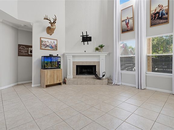 4th image of 302 Long Point Dr