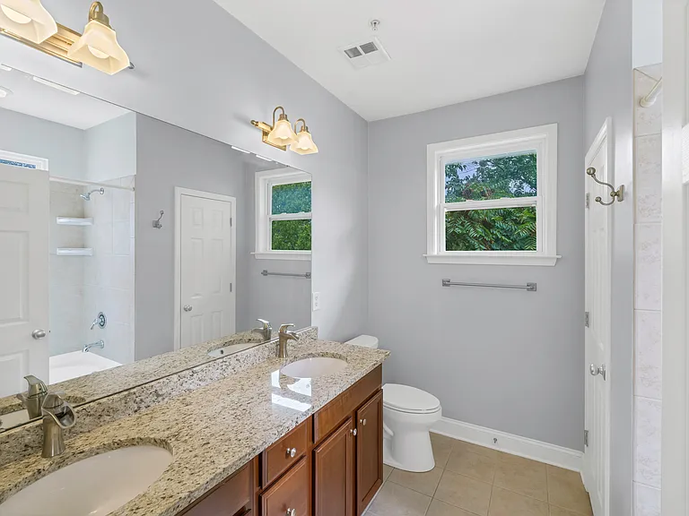 1000 E Woodlawn Rd #417 — Photo 6