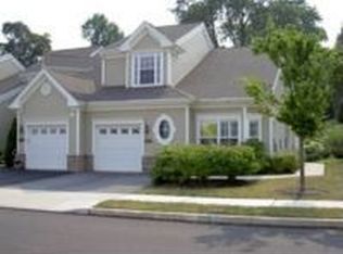 35 Dresner Cir, Upper Chichester, PA 19061