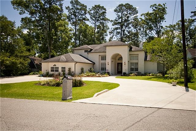 1st image of 30 Cherry Hill Dr