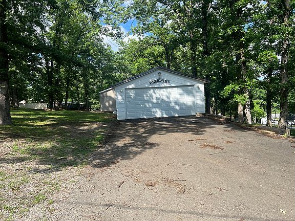 5th image of 395 Arrowhead Dr
