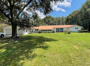 810 Country Ln, Tuscumbia, AL 35674