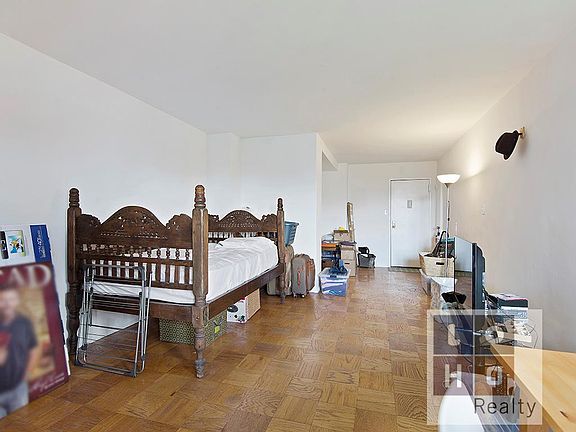 2nd image of 383 Grand St APT M1302