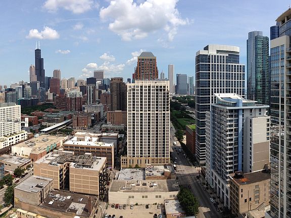 5th image of 1400 S Michigan Ave APT 2705