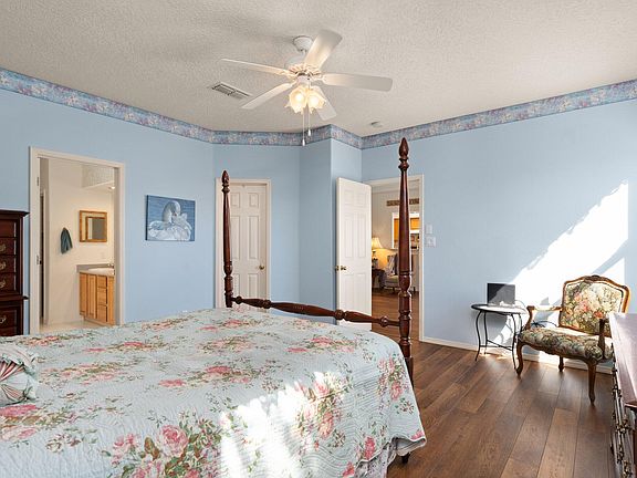 5th image of 9636 Vista Casitas Dr NW