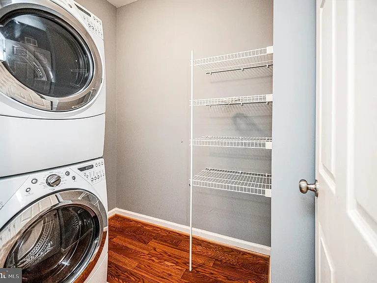 2515 Eastbourne Dr — Photo 16