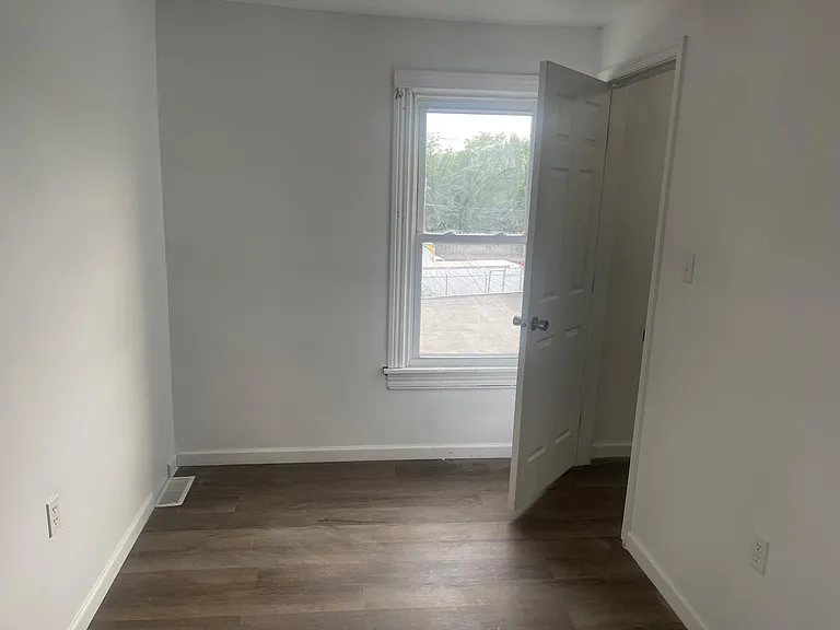 414 N Front St — Photo 9